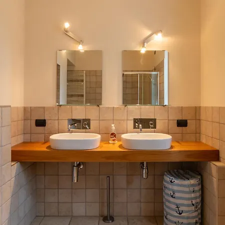 Vince - Dox200 By Interhome * Dorio